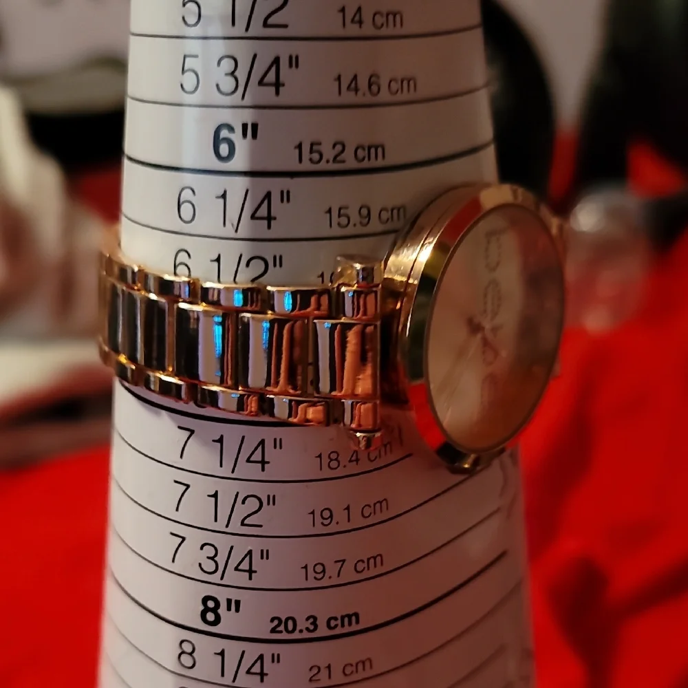 Elegant Gold Watch with Crystal‎ Accents
